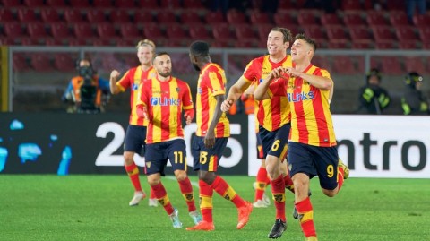 莱切主场逆转拉齐奥 用足球与团结击碎阴霾