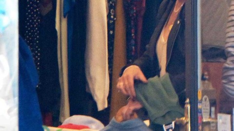 为卡西利亚斯甄选生日厚礼 萨拉·卡博内罗母爱护航现身男装店