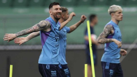 梅西重返北京展露笑容世界冠军阿根廷工体备战引热潮