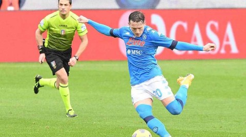 撒丁岛的那个蓝黑夜晚，那不勒斯用四球点燃新年战火