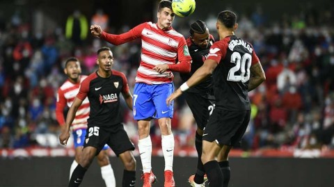 石榴军团主场绽放，罗奇纳世界波击落欧联之王