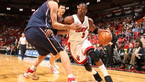 韦德巅峰对决阿联经典战回顾：篮网加时憾负热火