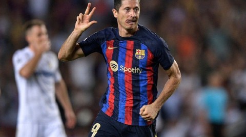 莱万诺坎普完美首秀戴帽 巴萨欧冠大捷开启新征程