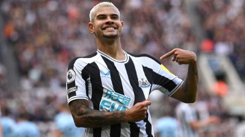 喜鹊主场展翅高飞 五球盛宴击溃蜜蜂军团