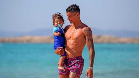 热刺飞翼的海滩时光：拉梅拉度假背后的故事