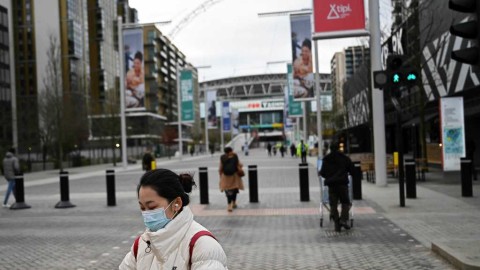 温布利巨拱下的寂静与守望