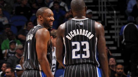 魔术主场狂胜马刺终结连败，季后赛新军渴望上演黑八奇迹