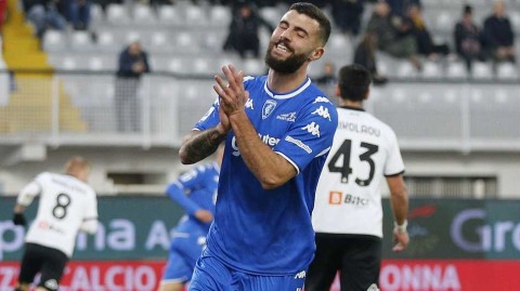 意甲赛场双乌龙戏剧平局斯佩齐亚与恩波利激战握手言和