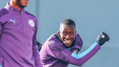 曼城训练欢乐多 瓜帅表情成亮点