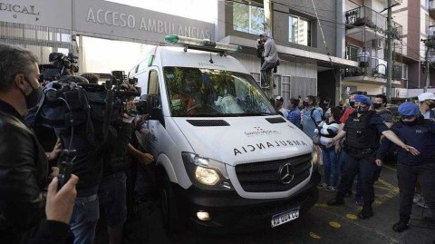 生命倒计时十四天：马拉多纳出院日，那场疯狂围堵背后的生死时速