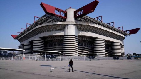 米兰的寂静回响：疫情下圣西罗球场的空场记忆