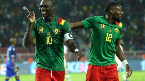 十人科摩罗门将缺席客串守门 不屈蓝月虽败犹荣非洲杯征程