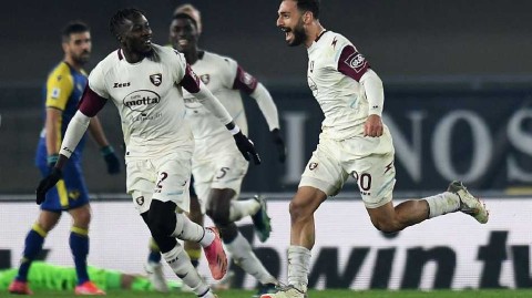 意甲绿茵悲喜夜：维罗纳主场惜败萨勒尼塔纳