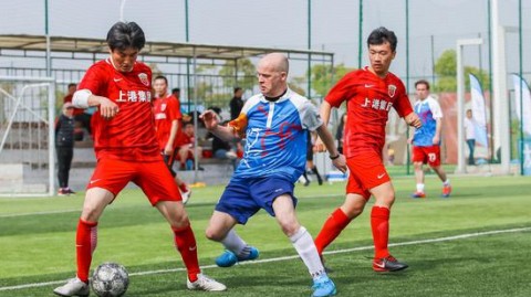 英超争冠大戏：曼城1-0伯恩利，哈兰德闪电破门助蓝月时隔244天登顶