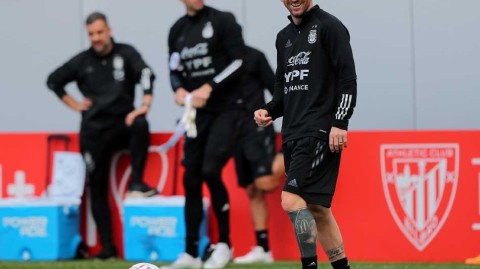 梅西领衔阿根廷备战欧美杯 全队状态轻松迎接温布利对决