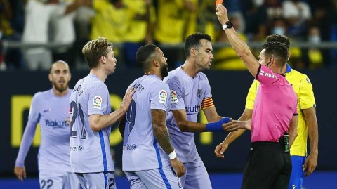 红蓝军团深陷泥潭：十人巴萨客平加迪斯，科曼与德容双双离场见证锋无力困局