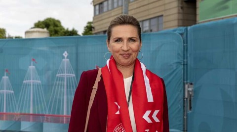 童话继续！丹麦首相与王室亲眼见证 哥本哈根夏夜上演绿茵奇迹