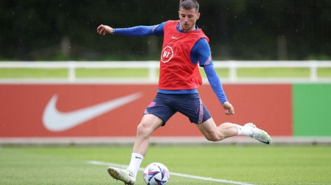 英格兰战将欧国联赛场展英姿芒特领衔三狮军团积极备战