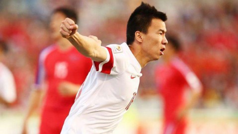 雨夜6分钟闪电破局！申花2-0击退海牛豪取四连胜，吴曦200场里程碑点亮上海体育场