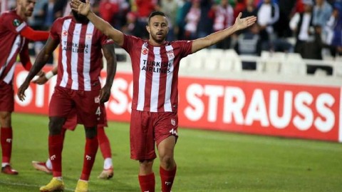 欧协联激战锡瓦斯体育主场鏖战布拉格斯拉维亚