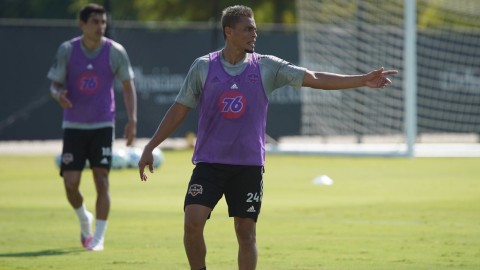 蛰伏待重启 休斯顿迪纳摩疫情中的孤独备战