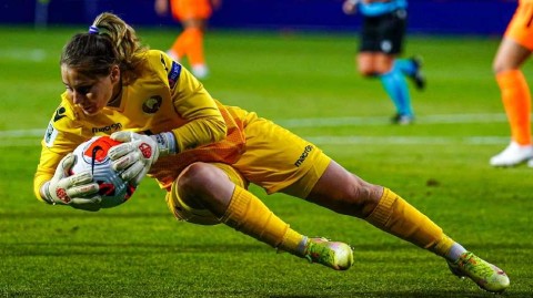 橙衣风暴席卷绿茵场 荷兰女足三球完胜展现卫冕气势