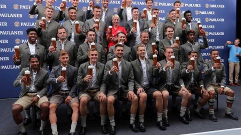 拜仁慕尼黑传统之旅 啤酒节上的将帅风采