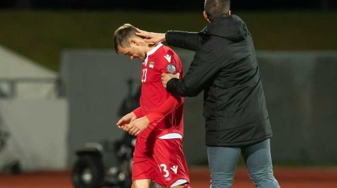 冰火奇袭：北欧维京战士在极光下四球大胜邮票王国