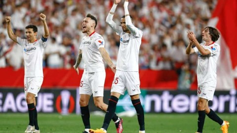 塞维利亚主场大捷击溃曼联 欧联杯之王再显神威