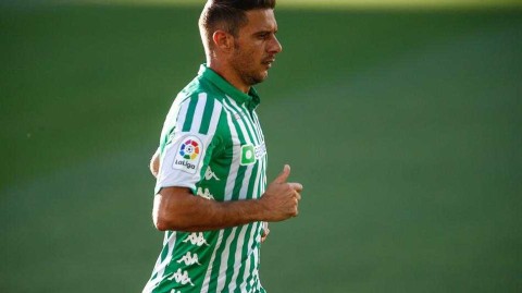 洛佩拉球场狂欢夜：贝蒂斯三球完胜奥萨苏纳