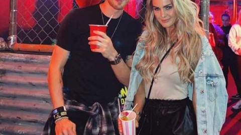 白玫瑰绽放英超，利兹联太太团场外风景线