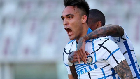 意甲巅峰对决：劳塔罗头槌绝杀，国米客场掀翻都灵豪取八连胜