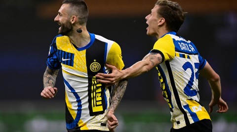 蓝黑军团主场奏凯，梅阿查雨夜见证荣耀：回看国米3-1罗马经典战