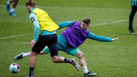 绿茵场上的寂静战歌：云达不莱梅德甲第24轮赛前备战影像