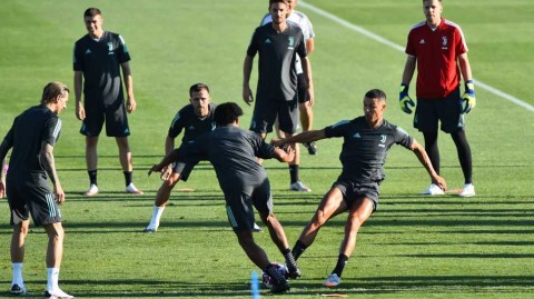 欧冠淘汰赛前夕，里昂全员厉兵秣马静待尤文图斯