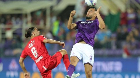 紫百合鏖战告捷 欧协联附加赛首回合激荡弗兰基球场