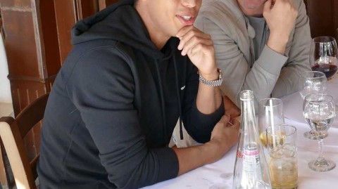 洛杉矶聚首 罗比·基恩与多斯桑托斯笑对镜头共叙旧情