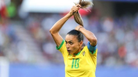 球坛震惊：传奇玛塔确诊新冠，桑巴女足痛失领航员