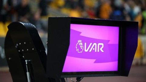 英超VAR再掀巨浪：体毛级越位与视而不见的犯规，谁在掌控比赛？