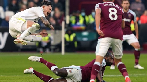 英超经典逆袭战：哈里森戴帽白玫瑰客场怒放，铁锤帮争四遇挫