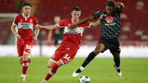 河畔球场爆冷之夜：巴恩斯利一击制胜淘汰米德尔斯堡