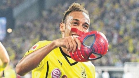 10分钟双响+补时绝杀！36岁奥巴梅扬封神之夜，韦洛德罗姆6万人见证欧冠门票之争惊天逆转