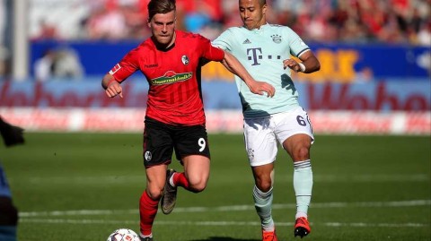 弗赖堡铁桶阵困住南大王，拜仁客场憾平榜首易主