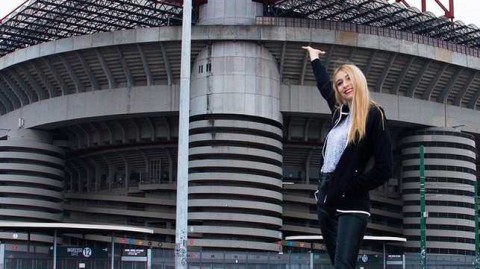 巴萨女神主持人乔治娜 绿茵场外的靓丽风景线