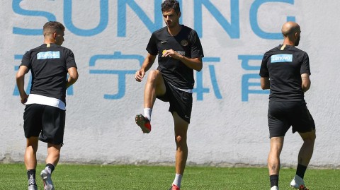 蓝黑军团磨刀霍霍：阿皮亚诺的阳光下，他们为重返荣耀而战