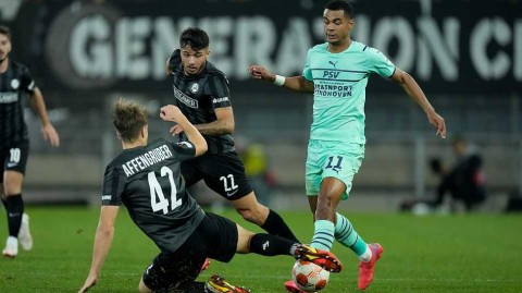 欧联杯战报：埃因霍温客场暴雨中狂胜格拉茨风暴，扎哈维格策联袂献上精彩表演