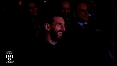 梅西荣耀加身再捧西甲桂冠，诺坎普之王收获赛季最佳与金靴