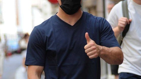 瑞士梅西惬意漫步米兰街头 欧洲杯赛场内外尽显霸气