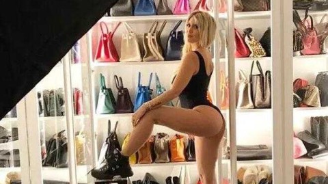 旺达·娜拉泳装照引热议，伊卡尔迪妻子诠释自信魅力