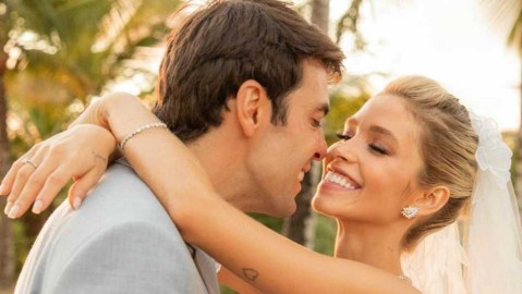 卡卡泪洒海滩婚礼，迎娶小13岁超模：这一次，是爱情最对的模样